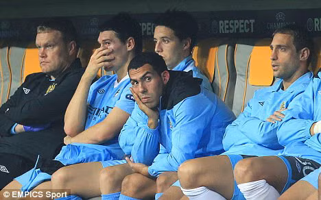 Từ chối vào sân, Tevez hết cửa ở lại Man City