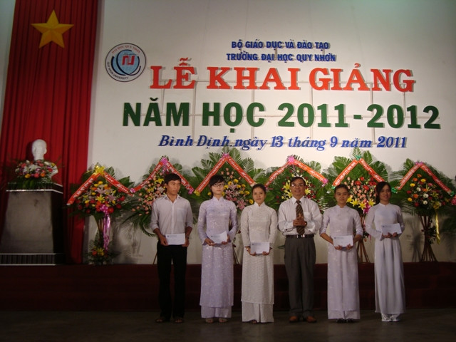 Trường ĐH Quy Nhơn khai giảng năm học 2011-2012