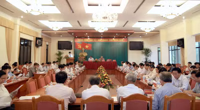 Chú trọng xây dựng chính sách nâng cao đời sống người nông dân