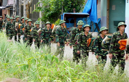 Bộ đội Biên phòng An Giang hành quân tham gia giúp dân chống lũ cứu lúa Bộ đội Biên phòng An Giang hành quân tham gia giúp dân chống lũ cứu lúa