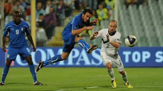 Thắng nhẹ Slovenia, Italia đoạt vé dự Euro 2012