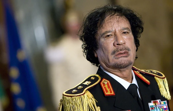 Đại tá Gaddafi lên tiếng trên đài phát thanh