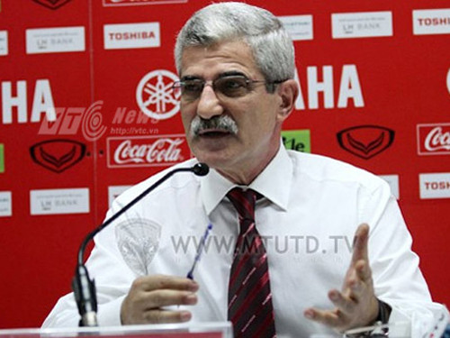 Thầy "Tô" bất ngờ bị Muang Thong United sa thải