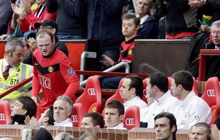 Sir Alex mất Wayne Rooney trong vòng 2 tuần