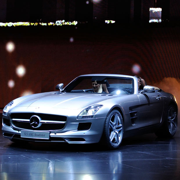 Mercedes Benz presents the SLS AMG Roadster. No gullwing doors but still very cool