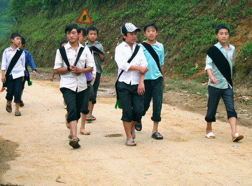 Thiếu nhà bán trú, nguy cơ HS bỏ học cao