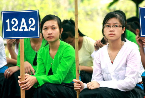 Các chị cả khối 12 chững chạc. ảnh, gdtd.vn