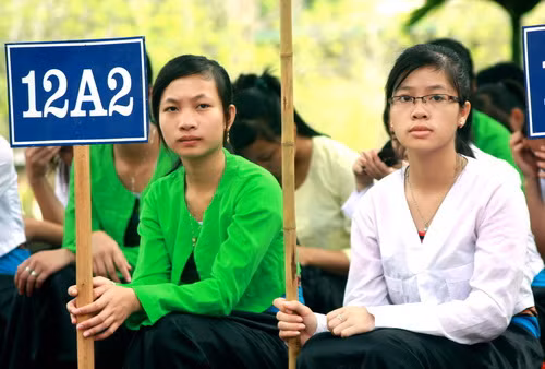 Các chị cả khối 12 chững chạc. ảnh, gdtd.vn
