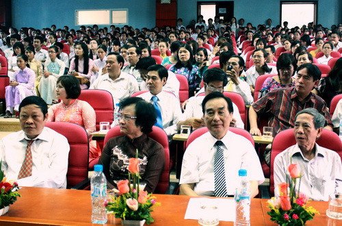 Nguyên Bộ trưởng Trần Thị Trung Chiến và các vị đại biểu dự buổi Lễ. Ảnh, gdtd.vn 2.jpg