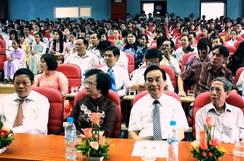 Nguyên Bộ trưởng Trần Thị Trung Chiến và các vị đại biểu dự buổi Lễ. Ảnh, gdtd.vn 2.jpg