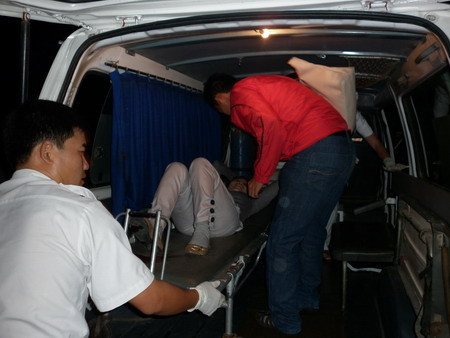 Đưa người bị nạn đi cấp cứu