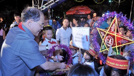 Lung linh &quot;Đêm hội trăng rằm&quot;