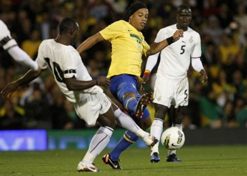 Ronaldinho thi đấu khá thành công trong những trận gần đây
