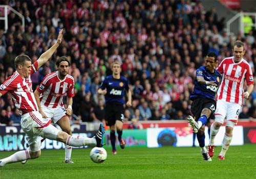 Bị Stoke City cầm chân, "Quỷ đỏ" chấm dứt chuỗi bất bại ảnh 2 Nani đưa