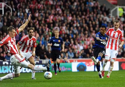 Bị Stoke City cầm chân, "Quỷ đỏ" chấm dứt chuỗi bất bại ảnh 2 Nani đưa