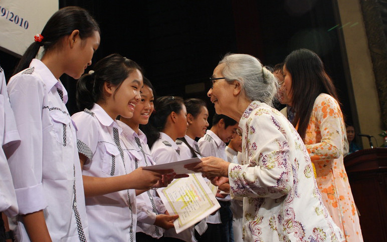 Học bổng Odon Vallet được trao học bổng cho các em học sinh giỏi