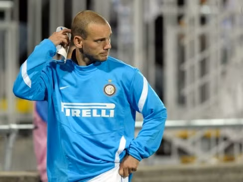 HLV Bert van Marwijk mất Sneijder ở vòng loại Euro 2012