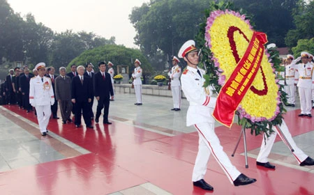 Lãnh đạo Đảng, Nhà nước vào Lăng viếng Chủ tịch Hồ Chí Minh