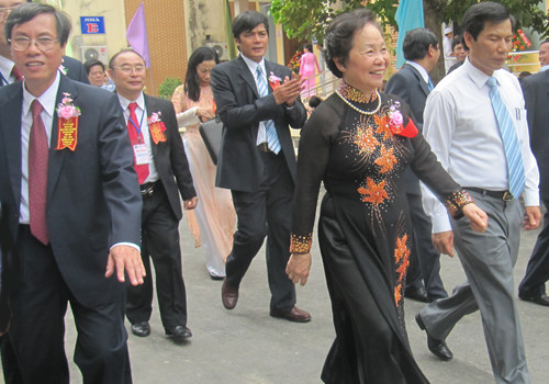 Phó Chủ tịch nước Nguyễn Thị Doan cùng đoàn đại biểu thăm trường ĐH Y Dược-ĐH Huế. Phó Chủ tịch nước Nguyễn Thị Doan cùng đoàn đại biểu thăm trường ĐH Y Dược-ĐH Huế.