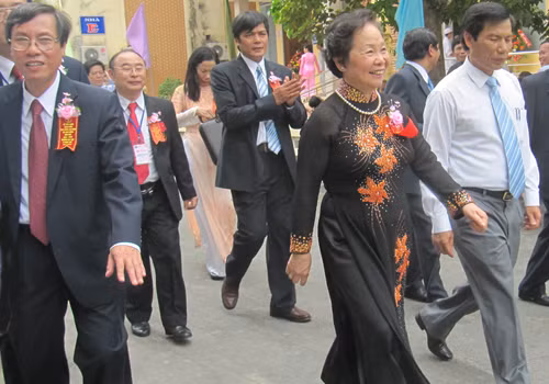 Phó Chủ tịch nước Nguyễn Thị Doan cùng đoàn đại biểu thăm trường ĐH Y Dược-ĐH Huế.