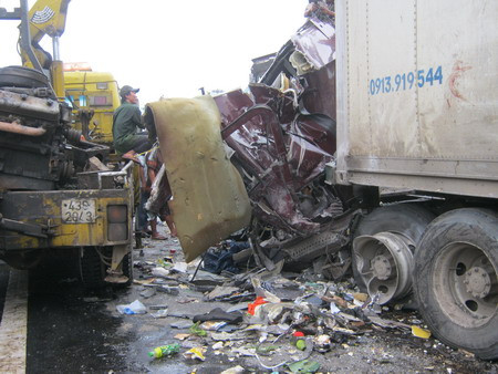 Những gì còn lại hiện trường như một bãi sắt vụn ngổn ngang