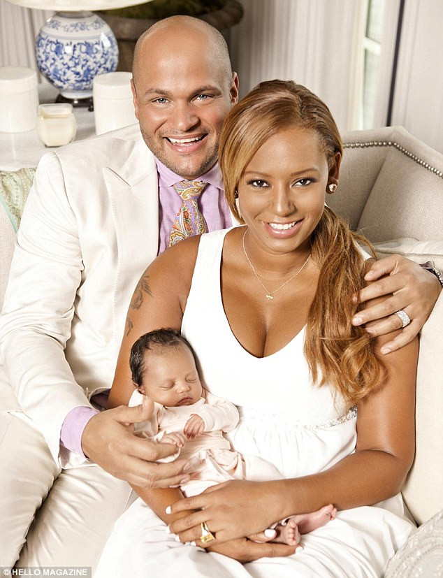 Mel B cùng chồng Stephen Belafonte và con gái Madison Mel B và chồng Stephen Belafonte cho thấy bé con gái Madison lần đầu tiên