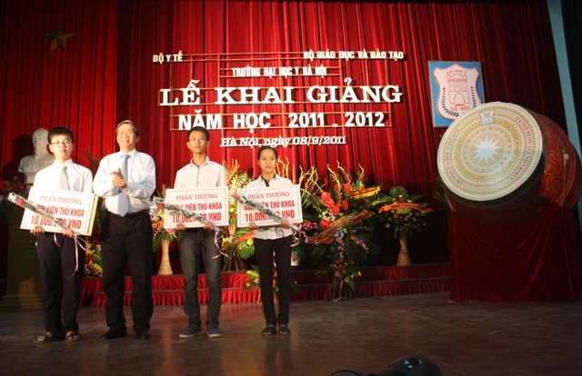 ĐH Y Hà Nội khai giảng năm học mới