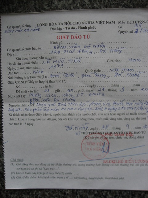 Giấy báo tử do Bệnh viện Đà Nẵng cấp cho người nhà bệnh nhân Lê Hữu Tiến
