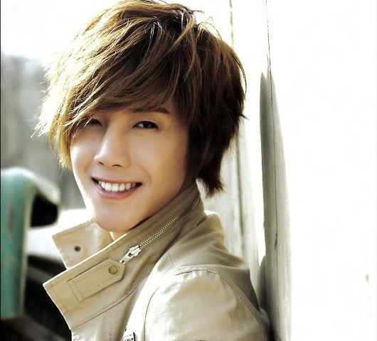 Kim Hyun Joong tặng 100.000 USD làm từ thiện