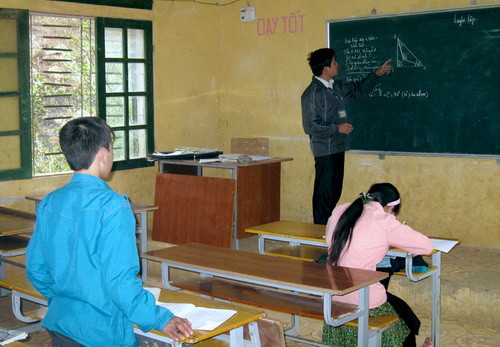 Có buổi học, học sinh nghỉ nhiều nhưng thầy vẫn lên lớp