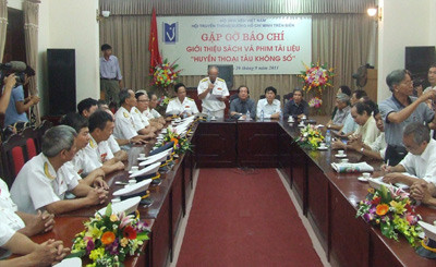 Khởi đầu cho mạch sáng tác về huyền thoại tàu không số