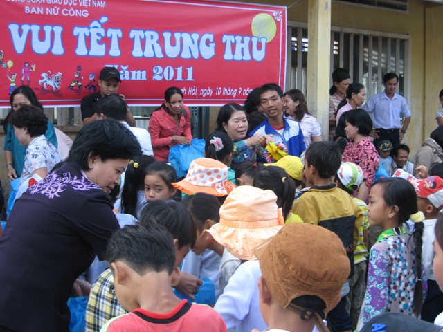 Một trung thu ấm áp yêu thương ảnh 1