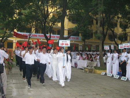 Trường THPT Nguyễn Gia Thiều khai giảng năm học mới