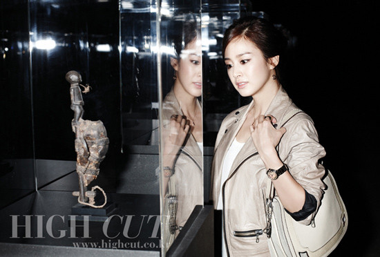 Kim Tae Hee gây chú ý với bộ trang sức 20 tỉ won ảnh 2