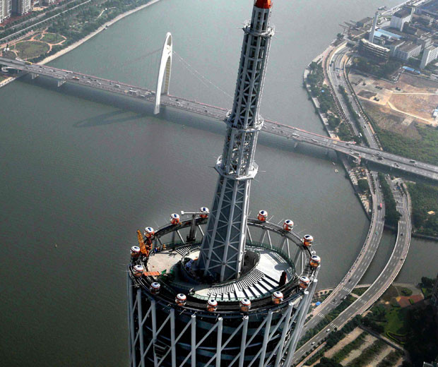 Những hình ảnh ấn tượng trong tuần ảnh 9 The worlds highest Ferris wheel is set to open for business on top of a 1,480ft tower in China - with passengers riding in see-through pods. Built on the 450-meter-high Canton Tower, the amazing wheel consists of 16 pods holding a total of 96 fearless passengers. Each capsule is just over three meters wide, and built using a special macromolecule material which allows a 360-degree crystal clear view. Unlike other Ferris wheels, it has a 15-degree incline and can resist 8-magnitude earthquakes and Beaufort scale 12 typhoons
