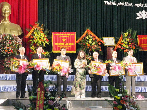 6 cá nhân xuất sắc của nhà trường được tặng thưởng Huân chương Lao động Hạng Ba.