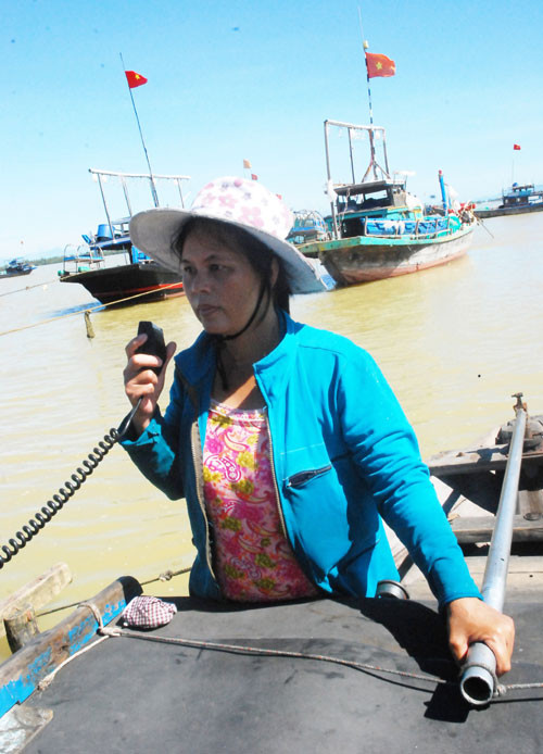 Những người đàn bà trên sóng dữ biển khơi ảnh 1 Chị Thu trên một chuyến biển.