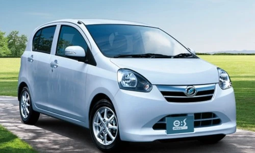 Daihatsu Mira e:S - ấn tượng với khả năng chạy 30km/lít