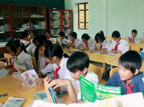 Học sinh trường THCS Cổ Đô (Ba Vì- Hà Nội) trong thư viện với tiết học theo chủ đề tự chọn. Ảnh, gdtd.vn