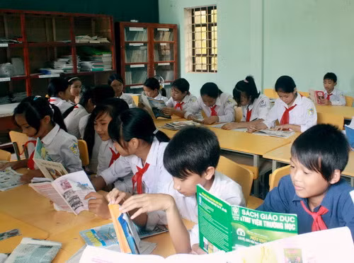 Học sinh trường THCS Cổ Đô (Ba Vì- Hà Nội) trong thư viện với tiết học theo chủ đề tự chọn. Ảnh, gdtd.vn