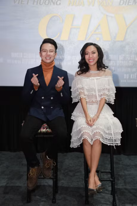 Hua Vy Van suot 24 ngay chi mac…mot bo quan ao! - Anh 9