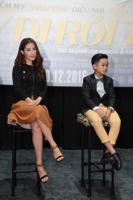 Hua Vy Van suot 24 ngay chi mac…mot bo quan ao! - Anh 4