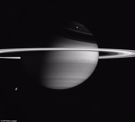 Chum anh sao Tho tuyet dep vua gui ve tu tau Cassini - Anh 4
