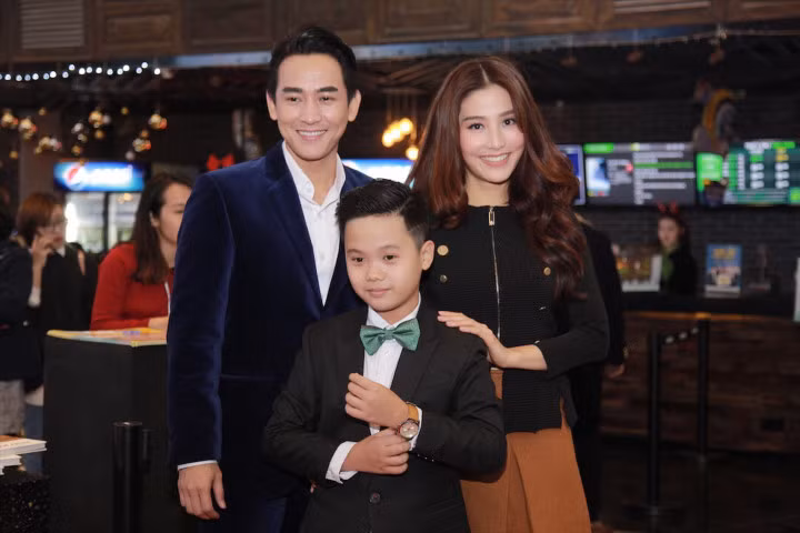 Hứa Vỹ Văn suốt 24 ngày chỉ mặc…một bộ quần áo!