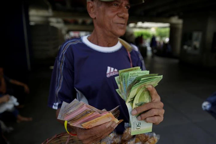 Theo Reuters, ít nhất 3 người thiệt mạng trong các vụ bạo loạn diễn ra trên khắp Venezuela. Ảnh: Reuters.