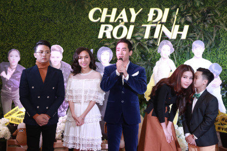 Hứa Vỹ Văn suốt 24 ngày chỉ mặc…một bộ quần áo! - Ảnh 1 Hua Vy Van suot 24 ngay chi mac…mot bo quan ao! - Anh 1