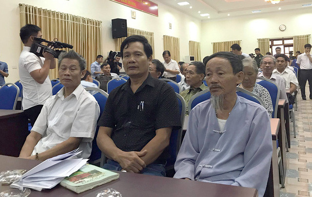 Người dân xã Đồng Tâm đến hội trường UBND huyện Mỹ Đức tham dự buổi công bố dự thảo kết quả thanh tra