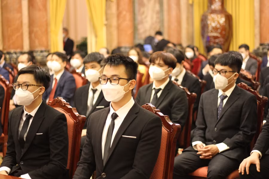 Các em học sinh tham dự buổi gặp mặt.