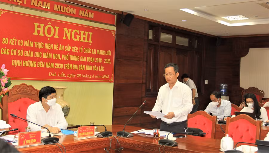 Phó Giám đốc Sở GD&amp;ĐT Đỗ Tường Hiệp báo cáo kết quả sau 3 năm triển khai đề án.