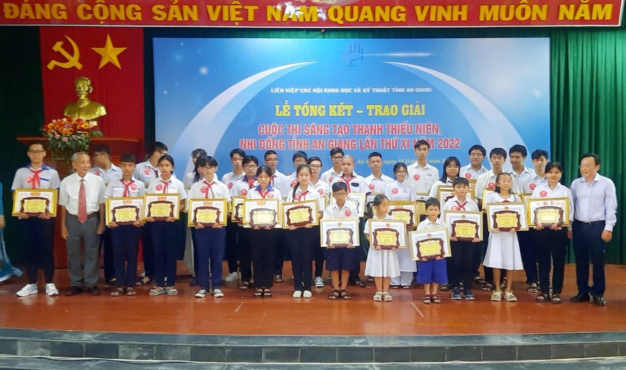 An Giang trao giải 31 sản phẩm Cuộc thi Sáng tạo thanh thiêu niên, nhi đồng lần XI năm 2022.